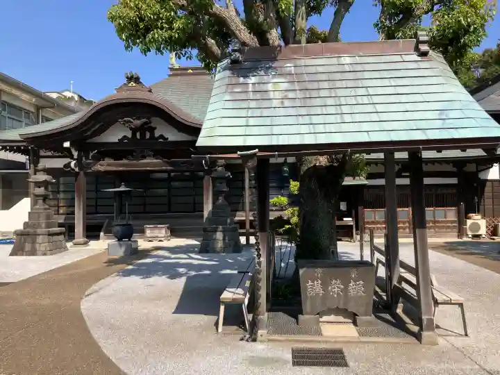 泉蔵寺の{uncategorized: "未分類", other: "その他", undefined: "問題あり", building: "その他建物", grave: "お墓", sacred_gate: "鳥居", guardian: "狛犬", statue: "像", buddha: "仏像", history: "歴史", nature: "自然", garden: "庭園", animal: "動物", pagoda: "塔", temizu: "手水舎", mountain_gate: "山門・神門", sanctuary: "本殿・本堂", subordinate: "末社・摂社", art: "芸術", scenery: "景色", jizo: "地蔵", ema: "絵馬", goshuin: "御朱印", omikuji: "おみくじ", items: "授与品その他", amulet: "お守り", goshuincho: "御朱印帳", eats: "食事", festival: "お祭り", votive_dance: "神楽", shichigosan: "七五三参", wedding: "結婚式", experience: "体験その他", initially: "初詣", around: "周辺", anti_infection: "感染症対策"}