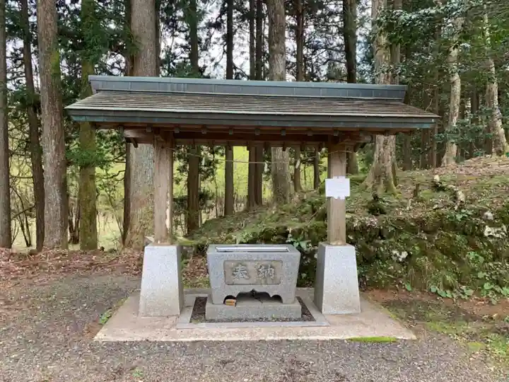 胎内神社の手水舎