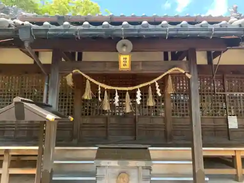 神明社の本殿