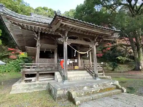 精矛神社の本殿