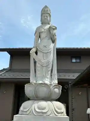 新善光寺の{uncategorized: "未分類", other: "その他", undefined: "問題あり", building: "その他建物", grave: "お墓", sacred_gate: "鳥居", guardian: "狛犬", statue: "像", buddha: "仏像", history: "歴史", nature: "自然", garden: "庭園", animal: "動物", pagoda: "塔", temizu: "手水舎", mountain_gate: "山門・神門", sanctuary: "本殿・本堂", subordinate: "末社・摂社", art: "芸術", scenery: "景色", jizo: "地蔵", ema: "絵馬", goshuin: "御朱印", omikuji: "おみくじ", items: "授与品その他", amulet: "お守り", goshuincho: "御朱印帳", eats: "食事", festival: "お祭り", votive_dance: "神楽", shichigosan: "七五三参", wedding: "結婚式", experience: "体験その他", initially: "初詣", around: "周辺", anti_infection: "感染症対策"}