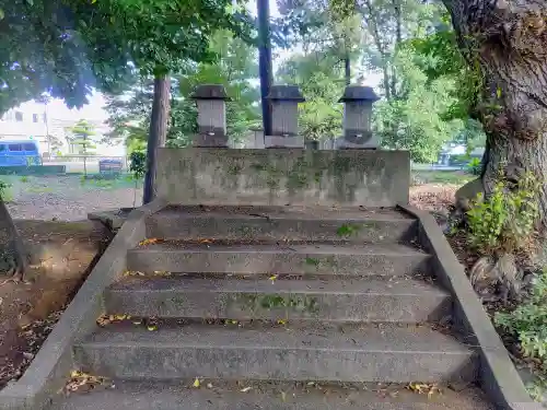 十二柱社（多気中町）の末社・摂社