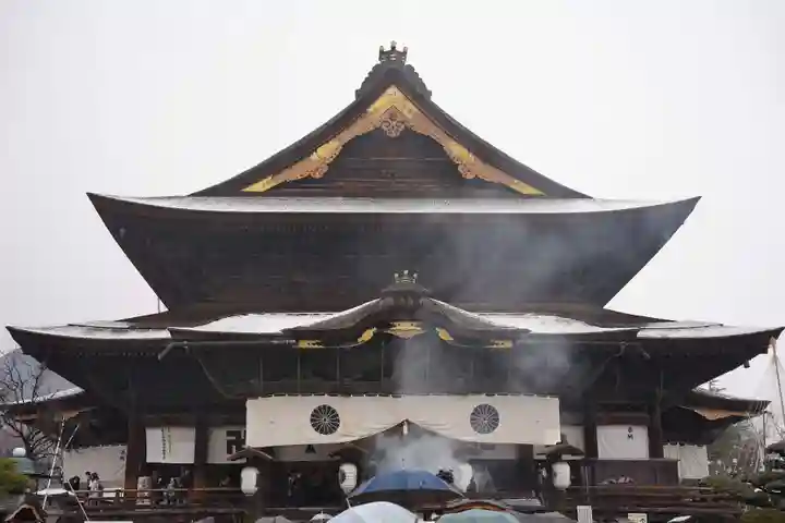 善光寺の本殿・本堂