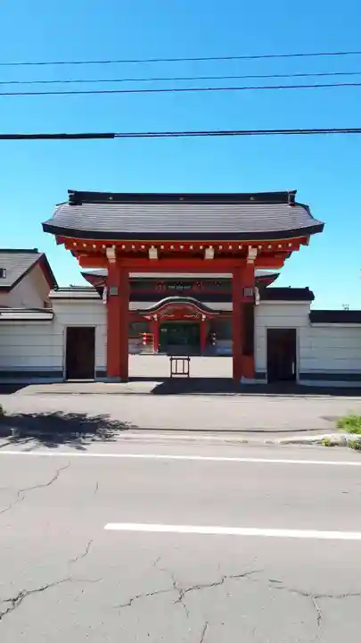 余市念法寺の山門・神門