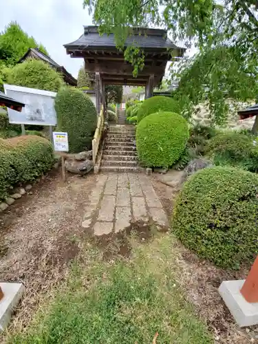 威徳院 極楽寺の山門