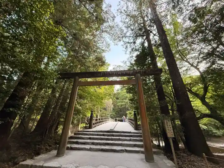 伊勢神宮内宮(皇大神宮)の{uncategorized: "未分類", other: "その他", undefined: "問題あり", building: "その他建物", grave: "お墓", sacred_gate: "鳥居", guardian: "狛犬", statue: "像", buddha: "仏像", history: "歴史", nature: "自然", garden: "庭園", animal: "動物", pagoda: "塔", temizu: "手水舎", mountain_gate: "山門・神門", sanctuary: "本殿・本堂", subordinate: "末社・摂社", art: "芸術", scenery: "景色", jizo: "地蔵", ema: "絵馬", goshuin: "御朱印", omikuji: "おみくじ", items: "授与品その他", amulet: "お守り", goshuincho: "御朱印帳", eats: "食事", festival: "お祭り", votive_dance: "神楽", shichigosan: "七五三参", wedding: "結婚式", experience: "体験その他", initially: "初詣", around: "周辺", anti_infection: "感染症対策"}