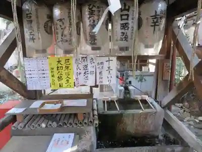 若一神社の手水舎