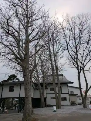 湯倉神社の{uncategorized: "未分類", other: "その他", undefined: "問題あり", building: "その他建物", grave: "お墓", sacred_gate: "鳥居", guardian: "狛犬", statue: "像", buddha: "仏像", history: "歴史", nature: "自然", garden: "庭園", animal: "動物", pagoda: "塔", temizu: "手水舎", mountain_gate: "山門・神門", sanctuary: "本殿・本堂", subordinate: "末社・摂社", art: "芸術", scenery: "景色", jizo: "地蔵", ema: "絵馬", goshuin: "御朱印", omikuji: "おみくじ", items: "授与品その他", amulet: "お守り", goshuincho: "御朱印帳", eats: "食事", festival: "お祭り", votive_dance: "神楽", shichigosan: "七五三参", wedding: "結婚式", experience: "体験その他", initially: "初詣", around: "周辺", anti_infection: "感染症対策"}