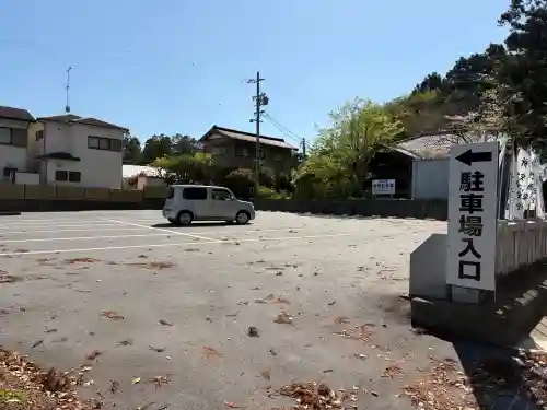 井伊谷宮の{uncategorized: "未分類", other: "その他", undefined: "問題あり", building: "その他建物", grave: "お墓", sacred_gate: "鳥居", guardian: "狛犬", statue: "像", buddha: "仏像", history: "歴史", nature: "自然", garden: "庭園", animal: "動物", pagoda: "塔", temizu: "手水舎", mountain_gate: "山門・神門", sanctuary: "本殿・本堂", subordinate: "末社・摂社", art: "芸術", scenery: "景色", jizo: "地蔵", ema: "絵馬", goshuin: "御朱印", omikuji: "おみくじ", items: "授与品その他", amulet: "お守り", goshuincho: "御朱印帳", eats: "食事", festival: "お祭り", votive_dance: "神楽", shichigosan: "七五三参", wedding: "結婚式", experience: "体験その他", initially: "初詣", around: "周辺", anti_infection: "感染症対策"}