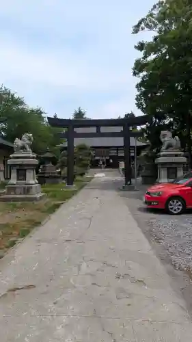 諏訪神社の{uncategorized: "未分類", other: "その他", undefined: "問題あり", building: "その他建物", grave: "お墓", sacred_gate: "鳥居", guardian: "狛犬", statue: "像", buddha: "仏像", history: "歴史", nature: "自然", garden: "庭園", animal: "動物", pagoda: "塔", temizu: "手水舎", mountain_gate: "山門・神門", sanctuary: "本殿・本堂", subordinate: "末社・摂社", art: "芸術", scenery: "景色", jizo: "地蔵", ema: "絵馬", goshuin: "御朱印", omikuji: "おみくじ", items: "授与品その他", amulet: "お守り", goshuincho: "御朱印帳", eats: "食事", festival: "お祭り", votive_dance: "神楽", shichigosan: "七五三参", wedding: "結婚式", experience: "体験その他", initially: "初詣", around: "周辺", anti_infection: "感染症対策"}