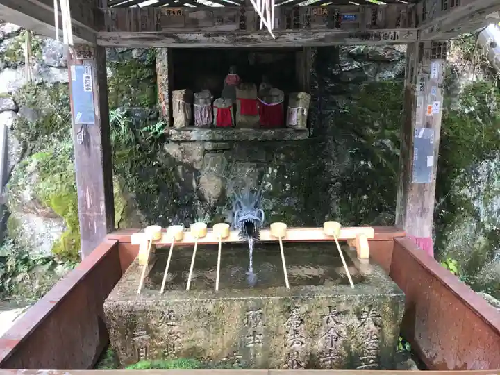 長命寺の手水舎