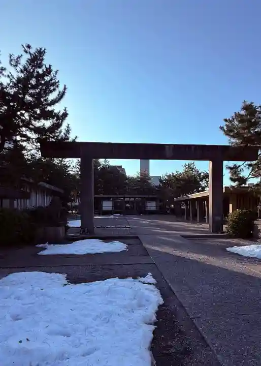福井神社の{uncategorized: "未分類", other: "その他", undefined: "問題あり", building: "その他建物", grave: "お墓", sacred_gate: "鳥居", guardian: "狛犬", statue: "像", buddha: "仏像", history: "歴史", nature: "自然", garden: "庭園", animal: "動物", pagoda: "塔", temizu: "手水舎", mountain_gate: "山門・神門", sanctuary: "本殿・本堂", subordinate: "末社・摂社", art: "芸術", scenery: "景色", jizo: "地蔵", ema: "絵馬", goshuin: "御朱印", omikuji: "おみくじ", items: "授与品その他", amulet: "お守り", goshuincho: "御朱印帳", eats: "食事", festival: "お祭り", votive_dance: "神楽", shichigosan: "七五三参", wedding: "結婚式", experience: "体験その他", initially: "初詣", around: "周辺", anti_infection: "感染症対策"}