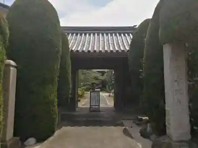 斉年寺の山門・神門