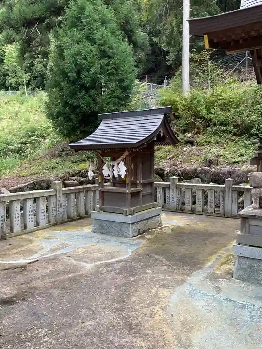 神明神社(根村)の末社・摂社