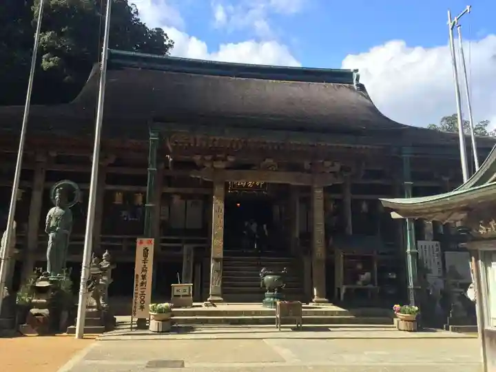 青岸渡寺の本殿・本堂