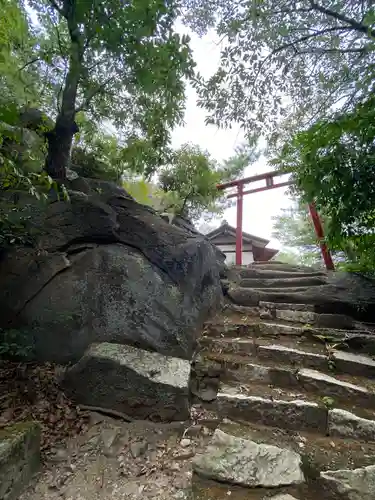 空幣稲荷大明神の鳥居