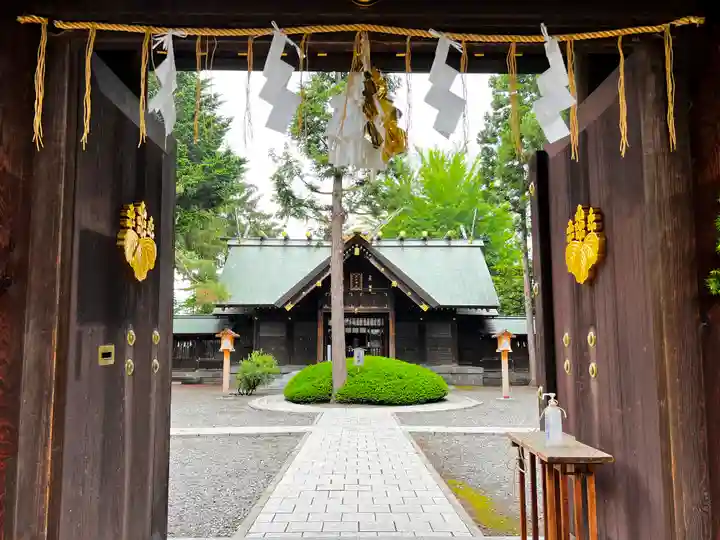 琴似神社の山門・神門