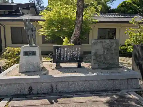 三重縣護國神社の像