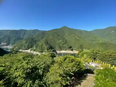 丹生川上神社（上社）の{uncategorized: "未分類", other: "その他", undefined: "問題あり", building: "その他建物", grave: "お墓", sacred_gate: "鳥居", guardian: "狛犬", statue: "像", buddha: "仏像", history: "歴史", nature: "自然", garden: "庭園", animal: "動物", pagoda: "塔", temizu: "手水舎", mountain_gate: "山門・神門", sanctuary: "本殿・本堂", subordinate: "末社・摂社", art: "芸術", scenery: "景色", jizo: "地蔵", ema: "絵馬", goshuin: "御朱印", omikuji: "おみくじ", items: "授与品その他", amulet: "お守り", goshuincho: "御朱印帳", eats: "食事", festival: "お祭り", votive_dance: "神楽", shichigosan: "七五三参", wedding: "結婚式", experience: "体験その他", initially: "初詣", around: "周辺", anti_infection: "感染症対策"}