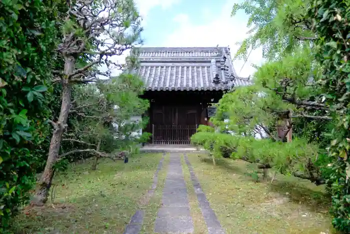 平隆寺の山門