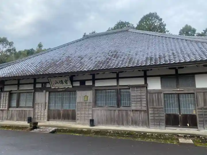 長徳寺の{uncategorized: "未分類", other: "その他", undefined: "問題あり", building: "その他建物", grave: "お墓", sacred_gate: "鳥居", guardian: "狛犬", statue: "像", buddha: "仏像", history: "歴史", nature: "自然", garden: "庭園", animal: "動物", pagoda: "塔", temizu: "手水舎", mountain_gate: "山門・神門", sanctuary: "本殿・本堂", subordinate: "末社・摂社", art: "芸術", scenery: "景色", jizo: "地蔵", ema: "絵馬", goshuin: "御朱印", omikuji: "おみくじ", items: "授与品その他", amulet: "お守り", goshuincho: "御朱印帳", eats: "食事", festival: "お祭り", votive_dance: "神楽", shichigosan: "七五三参", wedding: "結婚式", experience: "体験その他", initially: "初詣", around: "周辺", anti_infection: "感染症対策"}