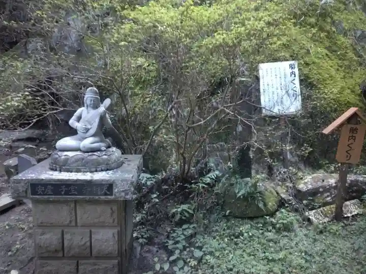 名草厳島神社の像