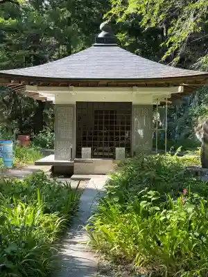 水潜寺の{uncategorized: "未分類", other: "その他", undefined: "問題あり", building: "その他建物", grave: "お墓", sacred_gate: "鳥居", guardian: "狛犬", statue: "像", buddha: "仏像", history: "歴史", nature: "自然", garden: "庭園", animal: "動物", pagoda: "塔", temizu: "手水舎", mountain_gate: "山門・神門", sanctuary: "本殿・本堂", subordinate: "末社・摂社", art: "芸術", scenery: "景色", jizo: "地蔵", ema: "絵馬", goshuin: "御朱印", omikuji: "おみくじ", items: "授与品その他", amulet: "お守り", goshuincho: "御朱印帳", eats: "食事", festival: "お祭り", votive_dance: "神楽", shichigosan: "七五三参", wedding: "結婚式", experience: "体験その他", initially: "初詣", around: "周辺", anti_infection: "感染症対策"}