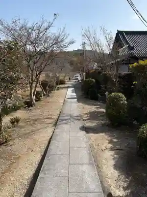 大御堂観音寺の{uncategorized: "未分類", other: "その他", undefined: "問題あり", building: "その他建物", grave: "お墓", sacred_gate: "鳥居", guardian: "狛犬", statue: "像", buddha: "仏像", history: "歴史", nature: "自然", garden: "庭園", animal: "動物", pagoda: "塔", temizu: "手水舎", mountain_gate: "山門・神門", sanctuary: "本殿・本堂", subordinate: "末社・摂社", art: "芸術", scenery: "景色", jizo: "地蔵", ema: "絵馬", goshuin: "御朱印", omikuji: "おみくじ", items: "授与品その他", amulet: "お守り", goshuincho: "御朱印帳", eats: "食事", festival: "お祭り", votive_dance: "神楽", shichigosan: "七五三参", wedding: "結婚式", experience: "体験その他", initially: "初詣", around: "周辺", anti_infection: "感染症対策"}
