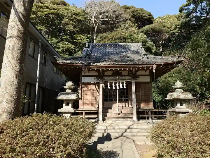 蛇苦止明神(蛇苦止堂)の{uncategorized: "未分類", other: "その他", undefined: "問題あり", building: "その他建物", grave: "お墓", sacred_gate: "鳥居", guardian: "狛犬", statue: "像", buddha: "仏像", history: "歴史", nature: "自然", garden: "庭園", animal: "動物", pagoda: "塔", temizu: "手水舎", mountain_gate: "山門・神門", sanctuary: "本殿・本堂", subordinate: "末社・摂社", art: "芸術", scenery: "景色", jizo: "地蔵", ema: "絵馬", goshuin: "御朱印", omikuji: "おみくじ", items: "授与品その他", amulet: "お守り", goshuincho: "御朱印帳", eats: "食事", festival: "お祭り", votive_dance: "神楽", shichigosan: "七五三参", wedding: "結婚式", experience: "体験その他", initially: "初詣", around: "周辺", anti_infection: "感染症対策"}