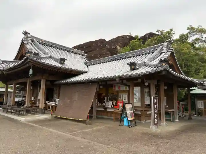 救馬溪観音の{uncategorized: "未分類", other: "その他", undefined: "問題あり", building: "その他建物", grave: "お墓", sacred_gate: "鳥居", guardian: "狛犬", statue: "像", buddha: "仏像", history: "歴史", nature: "自然", garden: "庭園", animal: "動物", pagoda: "塔", temizu: "手水舎", mountain_gate: "山門・神門", sanctuary: "本殿・本堂", subordinate: "末社・摂社", art: "芸術", scenery: "景色", jizo: "地蔵", ema: "絵馬", goshuin: "御朱印", omikuji: "おみくじ", items: "授与品その他", amulet: "お守り", goshuincho: "御朱印帳", eats: "食事", festival: "お祭り", votive_dance: "神楽", shichigosan: "七五三参", wedding: "結婚式", experience: "体験その他", initially: "初詣", around: "周辺", anti_infection: "感染症対策"}
