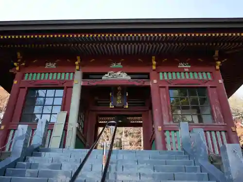 武蔵御嶽神社の山門・神門