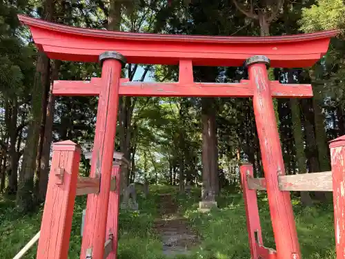 八幡神社の{uncategorized: "未分類", other: "その他", undefined: "問題あり", building: "その他建物", grave: "お墓", sacred_gate: "鳥居", guardian: "狛犬", statue: "像", buddha: "仏像", history: "歴史", nature: "自然", garden: "庭園", animal: "動物", pagoda: "塔", temizu: "手水舎", mountain_gate: "山門・神門", sanctuary: "本殿・本堂", subordinate: "末社・摂社", art: "芸術", scenery: "景色", jizo: "地蔵", ema: "絵馬", goshuin: "御朱印", omikuji: "おみくじ", items: "授与品その他", amulet: "お守り", goshuincho: "御朱印帳", eats: "食事", festival: "お祭り", votive_dance: "神楽", shichigosan: "七五三参", wedding: "結婚式", experience: "体験その他", initially: "初詣", around: "周辺", anti_infection: "感染症対策"}