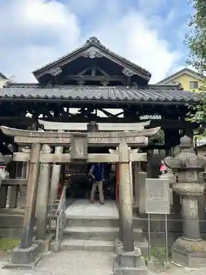 被官稲荷神社の鳥居
