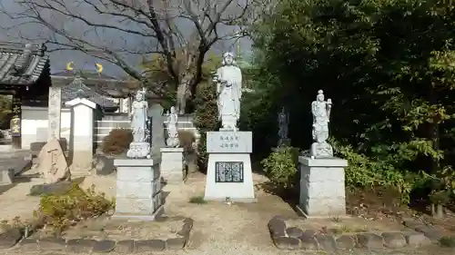 大聖勝軍寺の像