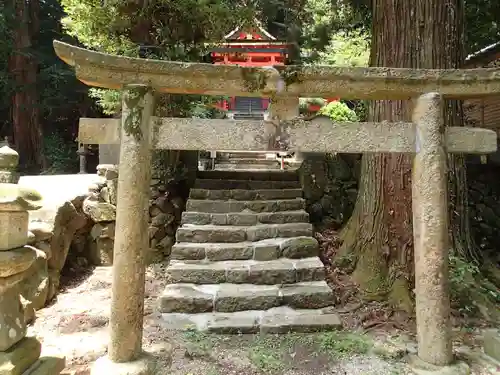 夜支布山口神社の鳥居