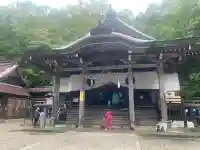 戸隠神社中社の{uncategorized: "未分類", other: "その他", undefined: "問題あり", building: "その他建物", grave: "お墓", sacred_gate: "鳥居", guardian: "狛犬", statue: "像", buddha: "仏像", history: "歴史", nature: "自然", garden: "庭園", animal: "動物", pagoda: "塔", temizu: "手水舎", mountain_gate: "山門・神門", sanctuary: "本殿・本堂", subordinate: "末社・摂社", art: "芸術", scenery: "景色", jizo: "地蔵", ema: "絵馬", goshuin: "御朱印", omikuji: "おみくじ", items: "授与品その他", amulet: "お守り", goshuincho: "御朱印帳", eats: "食事", festival: "お祭り", votive_dance: "神楽", shichigosan: "七五三参", wedding: "結婚式", experience: "体験その他", initially: "初詣", around: "周辺", anti_infection: "感染症対策"}