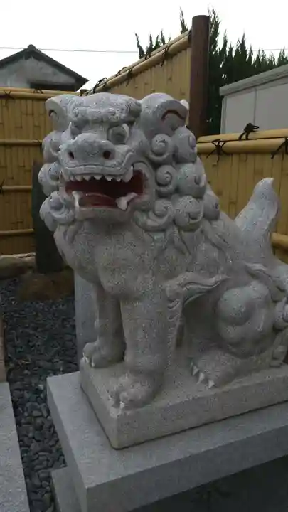 興除神社の狛犬