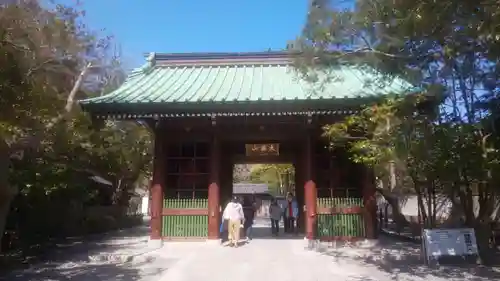 高徳院の山門・神門