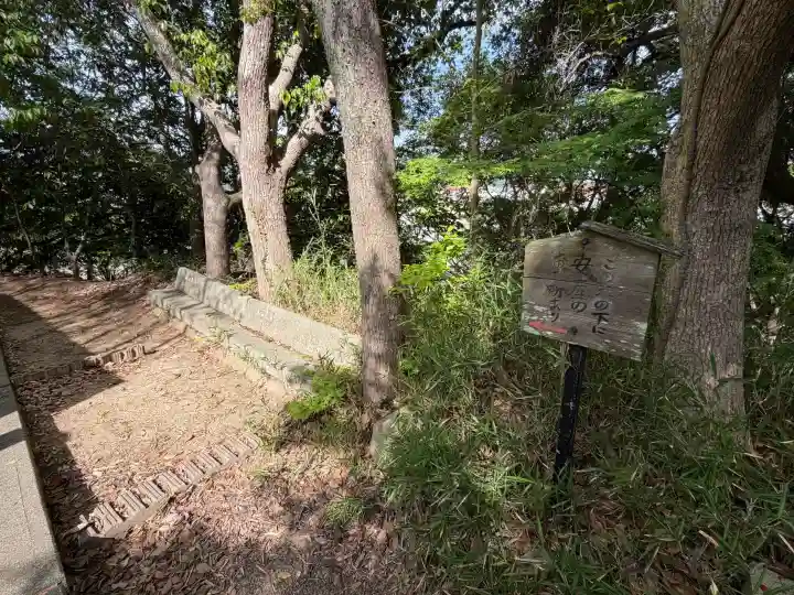 自凝島神社の{uncategorized: "未分類", other: "その他", undefined: "問題あり", building: "その他建物", grave: "お墓", sacred_gate: "鳥居", guardian: "狛犬", statue: "像", buddha: "仏像", history: "歴史", nature: "自然", garden: "庭園", animal: "動物", pagoda: "塔", temizu: "手水舎", mountain_gate: "山門・神門", sanctuary: "本殿・本堂", subordinate: "末社・摂社", art: "芸術", scenery: "景色", jizo: "地蔵", ema: "絵馬", goshuin: "御朱印", omikuji: "おみくじ", items: "授与品その他", amulet: "お守り", goshuincho: "御朱印帳", eats: "食事", festival: "お祭り", votive_dance: "神楽", shichigosan: "七五三参", wedding: "結婚式", experience: "体験その他", initially: "初詣", around: "周辺", anti_infection: "感染症対策"}
