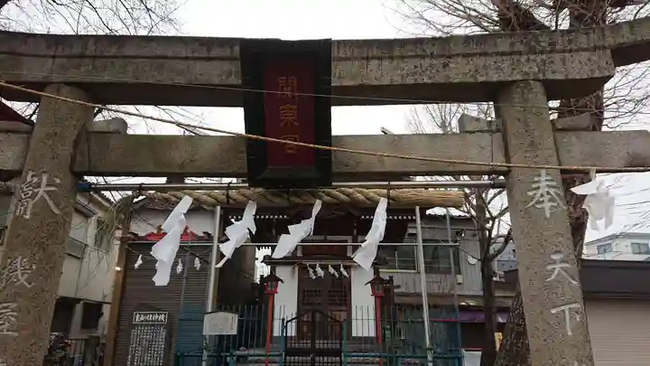 塚越稲荷神社の末社・摂社