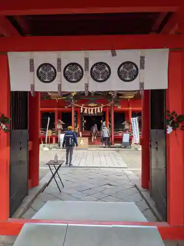 六所神社の山門