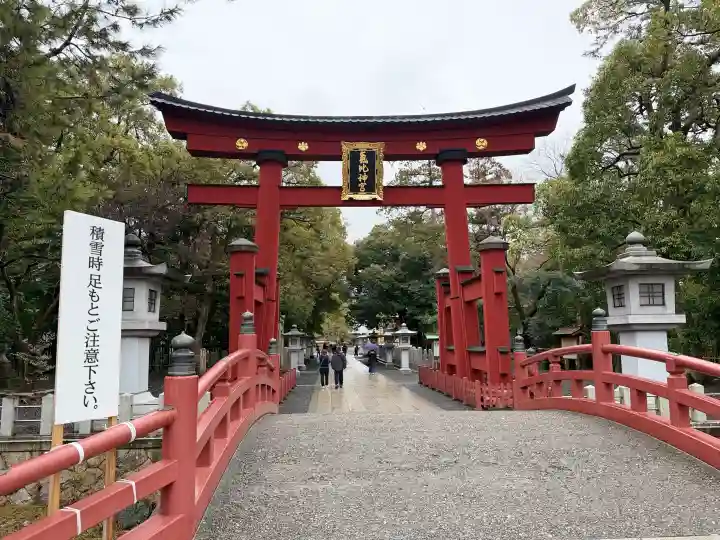 氣比神宮の{uncategorized: "未分類", other: "その他", undefined: "問題あり", building: "その他建物", grave: "お墓", sacred_gate: "鳥居", guardian: "狛犬", statue: "像", buddha: "仏像", history: "歴史", nature: "自然", garden: "庭園", animal: "動物", pagoda: "塔", temizu: "手水舎", mountain_gate: "山門・神門", sanctuary: "本殿・本堂", subordinate: "末社・摂社", art: "芸術", scenery: "景色", jizo: "地蔵", ema: "絵馬", goshuin: "御朱印", omikuji: "おみくじ", items: "授与品その他", amulet: "お守り", goshuincho: "御朱印帳", eats: "食事", festival: "お祭り", votive_dance: "神楽", shichigosan: "七五三参", wedding: "結婚式", experience: "体験その他", initially: "初詣", around: "周辺", anti_infection: "感染症対策"}
