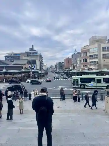 八坂神社(祇園さん)の{uncategorized: "未分類", other: "その他", undefined: "問題あり", building: "その他建物", grave: "お墓", sacred_gate: "鳥居", guardian: "狛犬", statue: "像", buddha: "仏像", history: "歴史", nature: "自然", garden: "庭園", animal: "動物", pagoda: "塔", temizu: "手水舎", mountain_gate: "山門・神門", sanctuary: "本殿・本堂", subordinate: "末社・摂社", art: "芸術", scenery: "景色", jizo: "地蔵", ema: "絵馬", goshuin: "御朱印", omikuji: "おみくじ", items: "授与品その他", amulet: "お守り", goshuincho: "御朱印帳", eats: "食事", festival: "お祭り", votive_dance: "神楽", shichigosan: "七五三参", wedding: "結婚式", experience: "体験その他", initially: "初詣", around: "周辺", anti_infection: "感染症対策"}