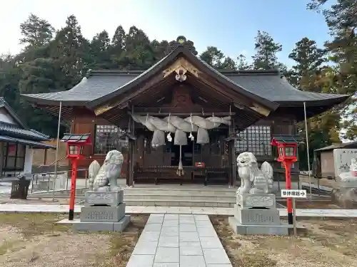 鷹日神社の{uncategorized: "未分類", other: "その他", undefined: "問題あり", building: "その他建物", grave: "お墓", sacred_gate: "鳥居", guardian: "狛犬", statue: "像", buddha: "仏像", history: "歴史", nature: "自然", garden: "庭園", animal: "動物", pagoda: "塔", temizu: "手水舎", mountain_gate: "山門・神門", sanctuary: "本殿・本堂", subordinate: "末社・摂社", art: "芸術", scenery: "景色", jizo: "地蔵", ema: "絵馬", goshuin: "御朱印", omikuji: "おみくじ", items: "授与品その他", amulet: "お守り", goshuincho: "御朱印帳", eats: "食事", festival: "お祭り", votive_dance: "神楽", shichigosan: "七五三参", wedding: "結婚式", experience: "体験その他", initially: "初詣", around: "周辺", anti_infection: "感染症対策"}