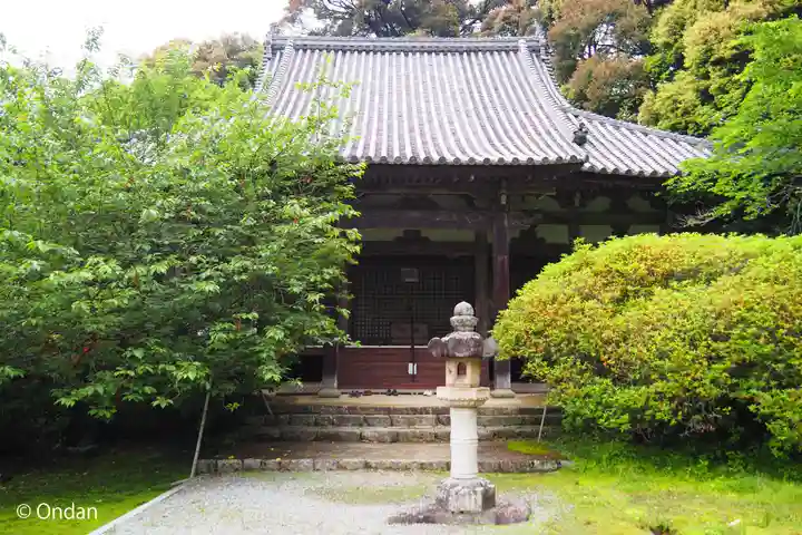 長岳寺の本殿・本堂