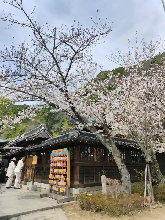 北野天満神社の{uncategorized: "未分類", other: "その他", undefined: "問題あり", building: "その他建物", grave: "お墓", sacred_gate: "鳥居", guardian: "狛犬", statue: "像", buddha: "仏像", history: "歴史", nature: "自然", garden: "庭園", animal: "動物", pagoda: "塔", temizu: "手水舎", mountain_gate: "山門・神門", sanctuary: "本殿・本堂", subordinate: "末社・摂社", art: "芸術", scenery: "景色", jizo: "地蔵", ema: "絵馬", goshuin: "御朱印", omikuji: "おみくじ", items: "授与品その他", amulet: "お守り", goshuincho: "御朱印帳", eats: "食事", festival: "お祭り", votive_dance: "神楽", shichigosan: "七五三参", wedding: "結婚式", experience: "体験その他", initially: "初詣", around: "周辺", anti_infection: "感染症対策"}