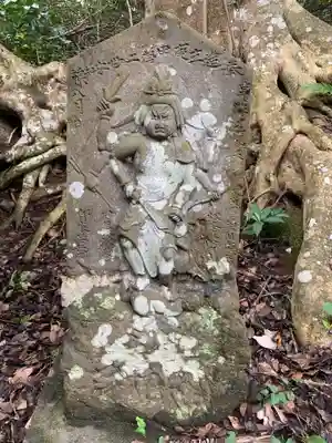 音羽稲荷大明神の塔