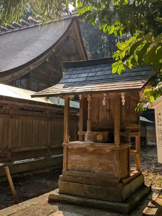 若狭彦神社(上社)の{uncategorized: "未分類", other: "その他", undefined: "問題あり", building: "その他建物", grave: "お墓", sacred_gate: "鳥居", guardian: "狛犬", statue: "像", buddha: "仏像", history: "歴史", nature: "自然", garden: "庭園", animal: "動物", pagoda: "塔", temizu: "手水舎", mountain_gate: "山門・神門", sanctuary: "本殿・本堂", subordinate: "末社・摂社", art: "芸術", scenery: "景色", jizo: "地蔵", ema: "絵馬", goshuin: "御朱印", omikuji: "おみくじ", items: "授与品その他", amulet: "お守り", goshuincho: "御朱印帳", eats: "食事", festival: "お祭り", votive_dance: "神楽", shichigosan: "七五三参", wedding: "結婚式", experience: "体験その他", initially: "初詣", around: "周辺", anti_infection: "感染症対策"}