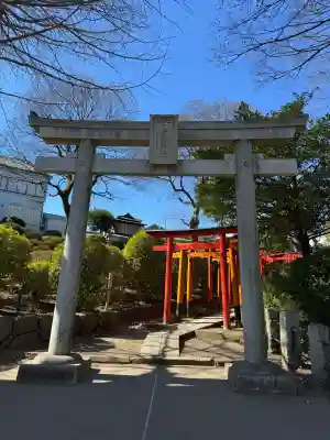 根津神社の{uncategorized: "未分類", other: "その他", undefined: "問題あり", building: "その他建物", grave: "お墓", sacred_gate: "鳥居", guardian: "狛犬", statue: "像", buddha: "仏像", history: "歴史", nature: "自然", garden: "庭園", animal: "動物", pagoda: "塔", temizu: "手水舎", mountain_gate: "山門・神門", sanctuary: "本殿・本堂", subordinate: "末社・摂社", art: "芸術", scenery: "景色", jizo: "地蔵", ema: "絵馬", goshuin: "御朱印", omikuji: "おみくじ", items: "授与品その他", amulet: "お守り", goshuincho: "御朱印帳", eats: "食事", festival: "お祭り", votive_dance: "神楽", shichigosan: "七五三参", wedding: "結婚式", experience: "体験その他", initially: "初詣", around: "周辺", anti_infection: "感染症対策"}