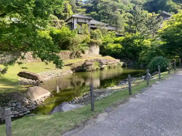 円覚寺の{uncategorized: "未分類", other: "その他", undefined: "問題あり", building: "その他建物", grave: "お墓", sacred_gate: "鳥居", guardian: "狛犬", statue: "像", buddha: "仏像", history: "歴史", nature: "自然", garden: "庭園", animal: "動物", pagoda: "塔", temizu: "手水舎", mountain_gate: "山門・神門", sanctuary: "本殿・本堂", subordinate: "末社・摂社", art: "芸術", scenery: "景色", jizo: "地蔵", ema: "絵馬", goshuin: "御朱印", omikuji: "おみくじ", items: "授与品その他", amulet: "お守り", goshuincho: "御朱印帳", eats: "食事", festival: "お祭り", votive_dance: "神楽", shichigosan: "七五三参", wedding: "結婚式", experience: "体験その他", initially: "初詣", around: "周辺", anti_infection: "感染症対策"}